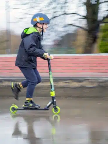 Protéger enfant balades en trottinette