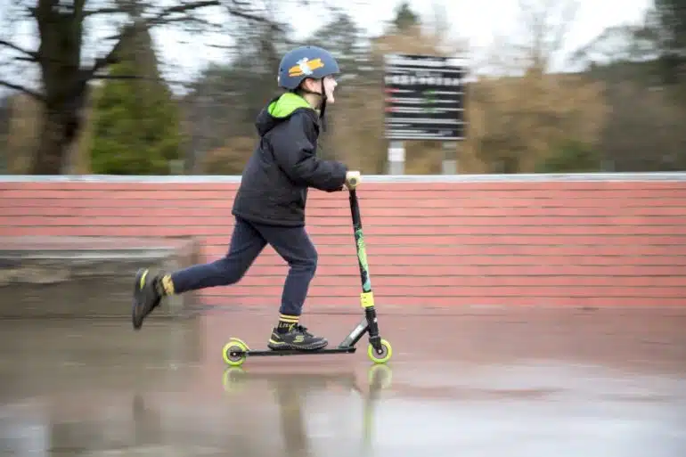 Comment bien protéger sa tête en trottinette