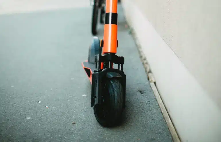 Roue pleine ou roue gonflable pour trottinette