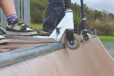 Comment monter les roues d'une trottinette freestyle