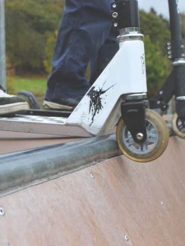 Comment monter les roues d'une trottinette freestyle