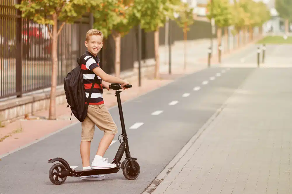 Une trottinette électrique pour enfant 