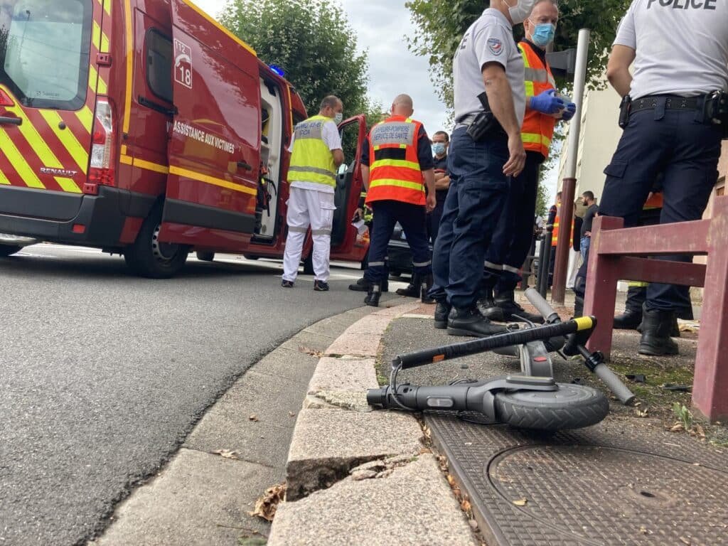 Pompiers en intervention sur l'accident d'une trottinette électrique